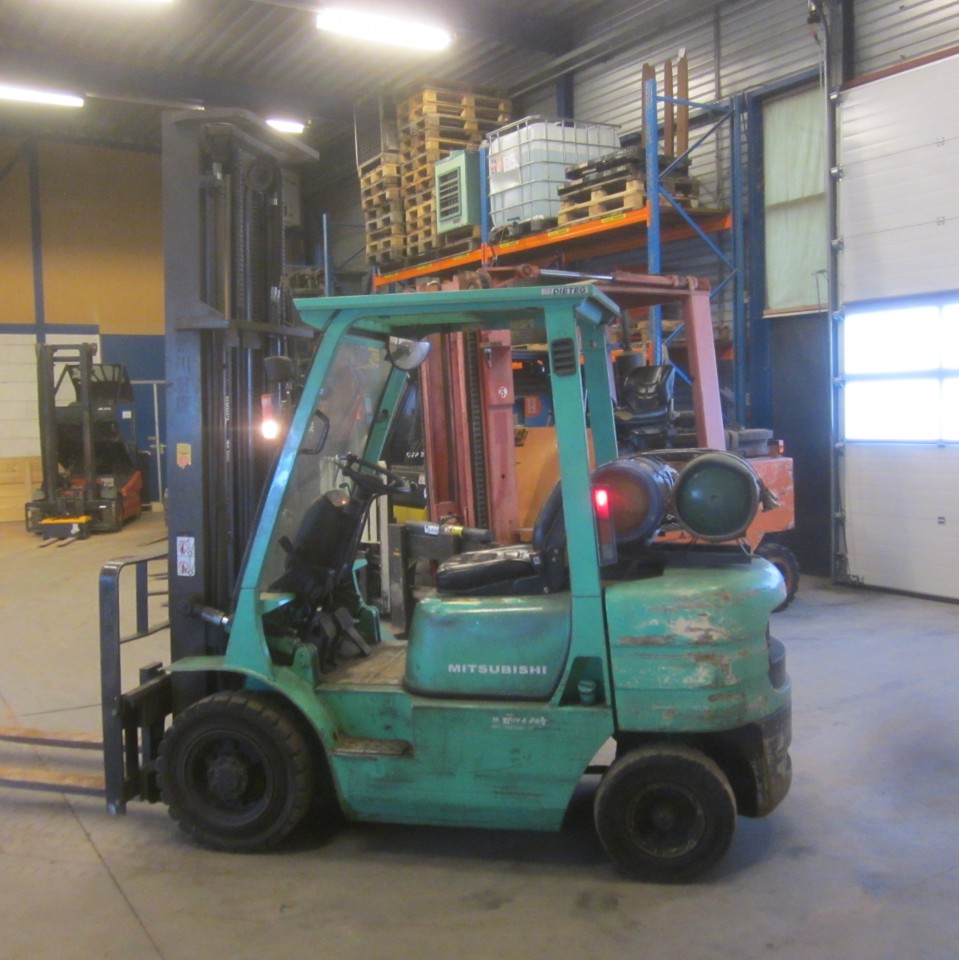 Heftruck Mitsubishi FG25 LPG-gas, duplomast, side shift. 1