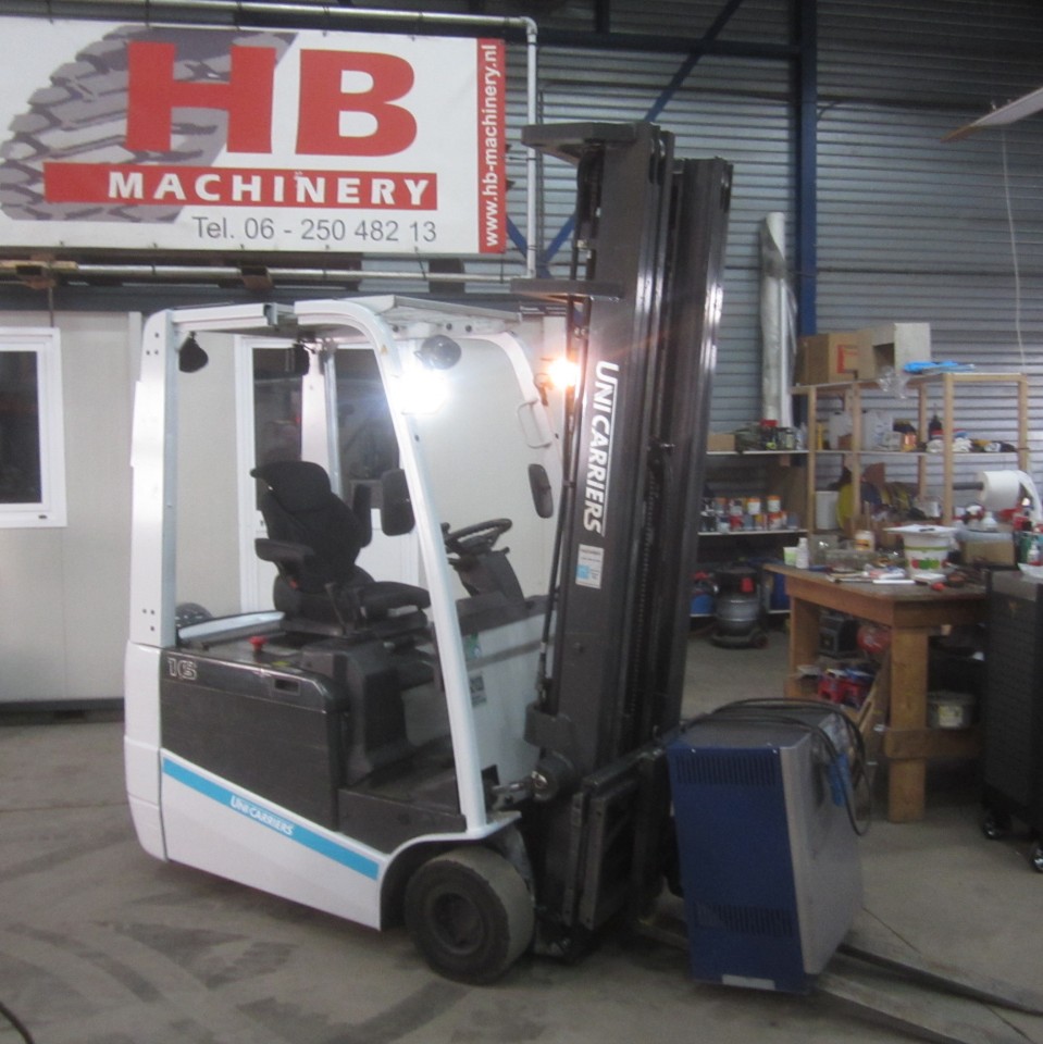 Heftruck Nissan  16Q, elektrisch, triplomast, side shift. 1