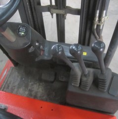 Linde E15, heftruck elektrisch, triplomast, side shift. 4